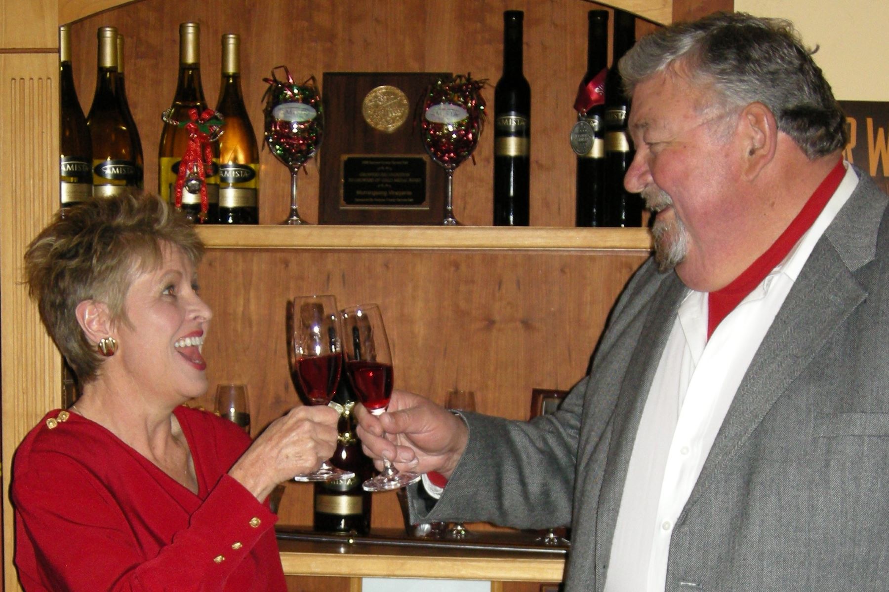 Amista Proprietors Vicky and Mike Toasting with Sparkling Syrah